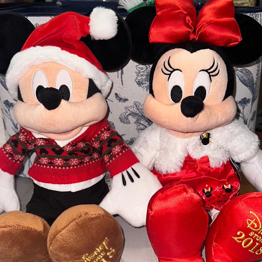 Disney Shop Exclusive Limited Edition 2018 Holiday Mickey Mouse Plush Doll 14"